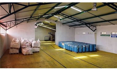 Bodegas de venta en la vía Manta-Montecristi