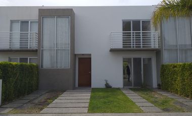 Renta casa Queretaro Juriquilla, Alberca, Frente a Walmart Bien Ubicada - Oportunidad