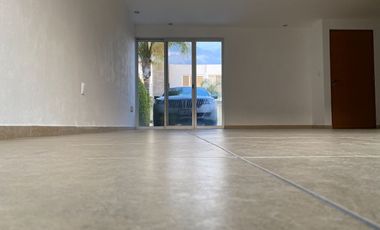 Renta casa Queretaro Juriquilla, Alberca, Frente a Walmart Bien Ubicada - Oportunidad