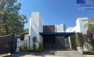 Residencia en venta 4  recámaras, Fracc. Rincón del Paraíso, Altozano Morelia. R311