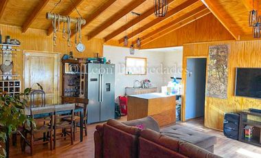 León Propiedades vende parcela con 2 casas ,en sector las achiras, Curacaví