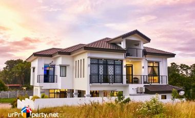 MODERN HOUSE WITH SWIMMING POOL INSIDE AMARA SUBDIVISION
