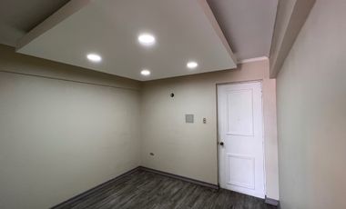 venta excelente oficina 403 en Edificio Santa Maria