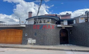 Se Vende Hermosa Casa de 3 Pisos Frente Al CC Real Plaza, Cajamarca