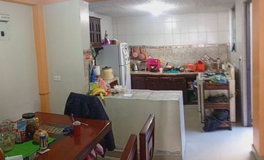 Casa en VENTA, Sector semi-comercial tras el Santa Maria del Terminal Quitumbe, Sur de Quito, Ecuador