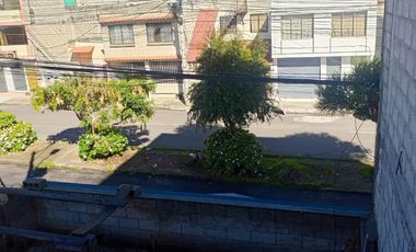 Casa en VENTA, Sector semi-comercial tras el Santa Maria del Terminal Quitumbe, Sur de Quito, Ecuador