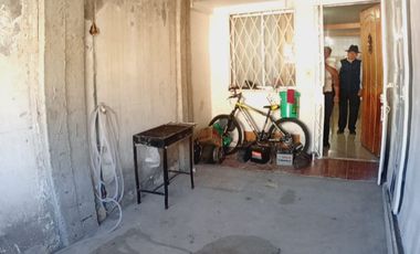 Casa en VENTA, Sector semi-comercial tras el Santa Maria del Terminal Quitumbe, Sur de Quito, Ecuador