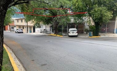 Venta 2 Casas de 1 piso, 2 Departamentos y una Bodega LAS TORRES Monterrey ESQUINA especial para INVERSION (Amplio Terreno con 5 Unidades Rentables)