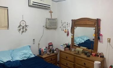 Venta 2 Casas de 1 piso, 2 Departamentos y una Bodega LAS TORRES Monterrey ESQUINA especial para INVERSION (Amplio Terreno con 5 Unidades Rentables)