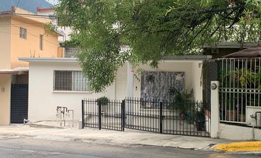 Venta 2 Casas de 1 piso, 2 Departamentos y una Bodega LAS TORRES Monterrey ESQUINA especial para INVERSION (Amplio Terreno con 5 Unidades Rentables)
