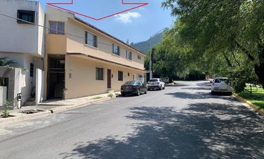 Venta 2 Casas de 1 piso, 2 Departamentos y una Bodega LAS TORRES Monterrey ESQUINA especial para INVERSION (Amplio Terreno con 5 Unidades Rentables)