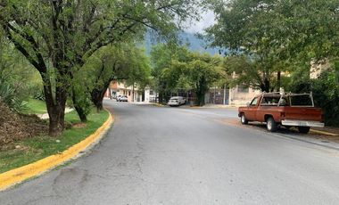 Venta 2 Casas de 1 piso, 2 Departamentos y una Bodega LAS TORRES Monterrey ESQUINA especial para INVERSION (Amplio Terreno con 5 Unidades Rentables)