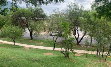 Venta 2 Casas de 1 piso, 2 Departamentos y una Bodega LAS TORRES Monterrey ESQUINA especial para INVERSION (Amplio Terreno con 5 Unidades Rentables)