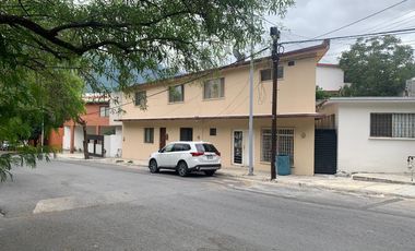 Venta 2 Casas de 1 piso, 2 Departamentos y una Bodega LAS TORRES Monterrey ESQUINA especial para INVERSION (Amplio Terreno con 5 Unidades Rentables)