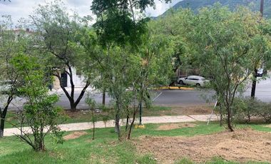 Venta 2 Casas de 1 piso, 2 Departamentos y una Bodega LAS TORRES Monterrey ESQUINA especial para INVERSION (Amplio Terreno con 5 Unidades Rentables)