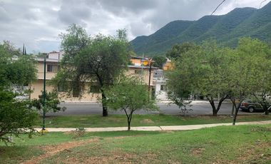 Venta 2 Casas de 1 piso, 2 Departamentos y una Bodega LAS TORRES Monterrey ESQUINA especial para INVERSION (Amplio Terreno con 5 Unidades Rentables)