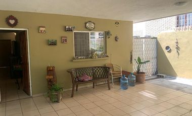 Venta 2 Casas de 1 piso, 2 Departamentos y una Bodega LAS TORRES Monterrey ESQUINA especial para INVERSION (Amplio Terreno con 5 Unidades Rentables)