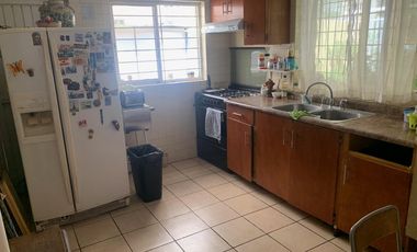 Venta 2 Casas de 1 piso, 2 Departamentos y una Bodega LAS TORRES Monterrey ESQUINA especial para INVERSION (Amplio Terreno con 5 Unidades Rentables)