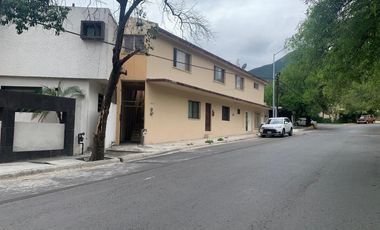Venta 2 Casas de 1 piso, 2 Departamentos y una Bodega LAS TORRES Monterrey ESQUINA especial para INVERSION (Amplio Terreno con 5 Unidades Rentables)