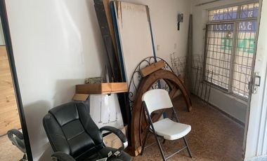 Venta 2 Casas de 1 piso, 2 Departamentos y una Bodega LAS TORRES Monterrey ESQUINA especial para INVERSION (Amplio Terreno con 5 Unidades Rentables)