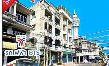Commercial building for rent, 2 booths, 4 floors, on the roadside, area 22 sq.wa., near BTS Pak Nam 500 m. There are 10 bedrooms, suitable for trading, south wind, in the middle of the city, community, tourist attractions. Samut Prakan Observation Tower, schools, shopping malls, markets, hospitals, and the Chao Phraya River Ferry Pier