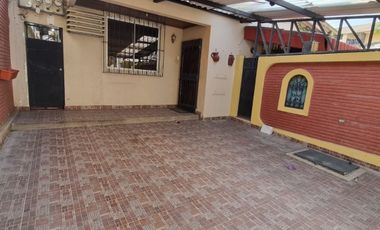 Casa en Alquiler en Urdesa Norte, 3 Habitaciones, 2 Baños, Patio, Garaje, Norte de Guayaquil.