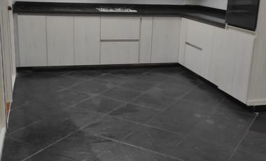 VENDO DIVINA CASA UNIFAMILIAR EN PLENO CORAZÓN DE BOGOTA COLOMBIA.