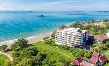 Escape Condominum - Luxury beachfront