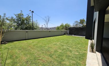 CASA NUEVA EN VENTA EN PASEOS DEL BOSQUE, NAUCALPAN DE JUÁREZ, EDO. MÉXICO.