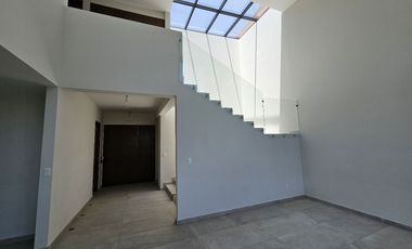 CASA NUEVA EN VENTA EN PASEOS DEL BOSQUE, NAUCALPAN DE JUÁREZ, EDO. MÉXICO.
