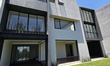 CASA NUEVA EN VENTA EN PASEOS DEL BOSQUE, NAUCALPAN DE JUÁREZ, EDO. MÉXICO.
