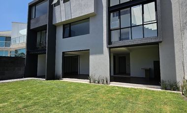 CASA NUEVA EN VENTA EN PASEOS DEL BOSQUE, NAUCALPAN DE JUÁREZ, EDO. MÉXICO.