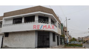 San Juan De Miraflores - Bonita Casa En Venta