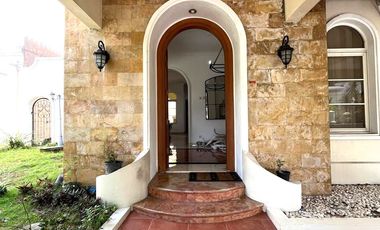 Rumah Mediteranian Mewah di Casa Grande