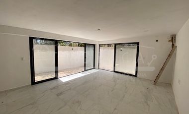 CASA NUEVA DE 2 NIVELES ALDEA UMM A ESTRENAR
