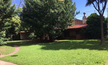 Casa 5 ambientes con cochera en Barrio El progreso