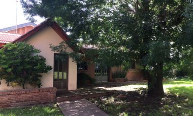 Casa 5 ambientes con cochera en Barrio El progreso