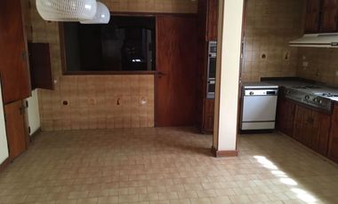 Casa 5 ambientes con cochera en Barrio El progreso