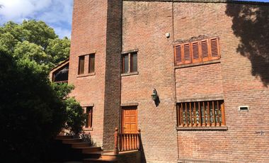 Casa 5 ambientes con cochera en Barrio El progreso