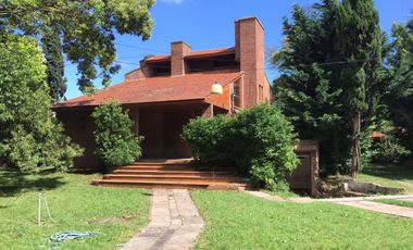 Casa 5 ambientes con cochera en Barrio El progreso