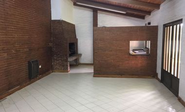 Casa 5 ambientes con cochera en Barrio El progreso