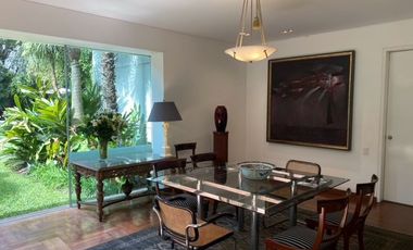 CASA EN VENTA EN SAN ISIDRO CON GRAN JARDIN