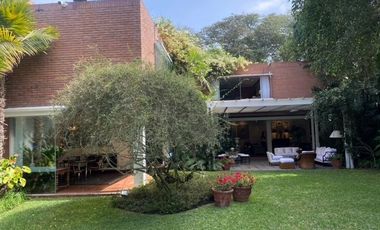 CASA EN VENTA EN SAN ISIDRO CON GRAN JARDIN