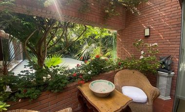 CASA EN VENTA EN SAN ISIDRO CON GRAN JARDIN