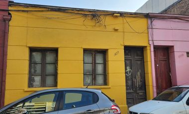 Se Vende Casa en calle Santo Domingo - Santiago Centro