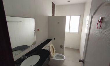 Quick sale!!! 2-story detached house, Baan Kritsana Rama 5 - Kanchanaphisek, next to the main road, 4 bedrooms, 3 bathrooms, the house is at the edge,