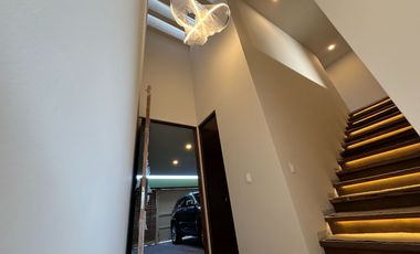 CASA EN VENTA ATRAS DE COTSCO