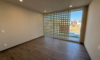 CASA EN VENTA ATRAS DE COTSCO