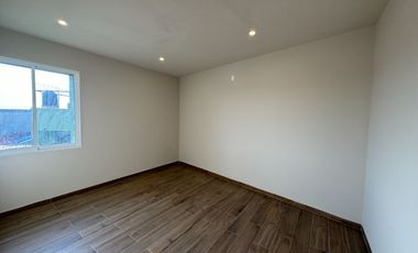 CASA EN VENTA ATRAS DE COTSCO