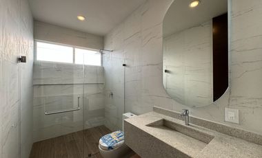 CASA EN VENTA ATRAS DE COTSCO